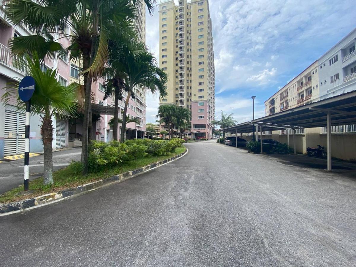 Homestay Juta Mines Seri Kembangan Balakong Serdang Lama エクステリア 写真